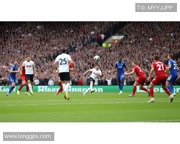 足球明星发展历程高清壁纸展示从传奇到现代的精彩瞬间